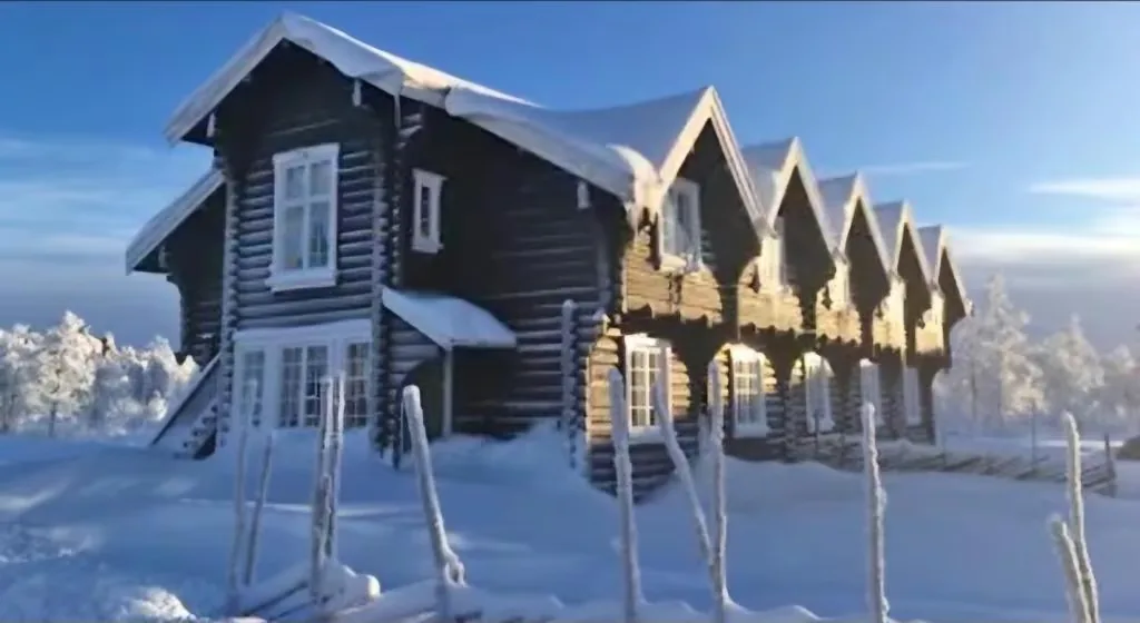 Fjellstua i rimfrost