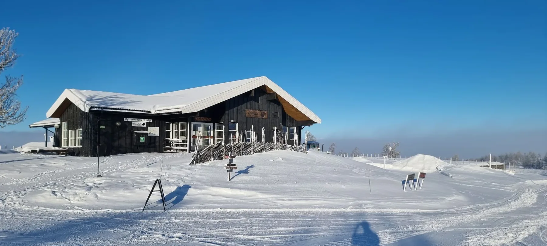 Fjellstua i vinterpanorama